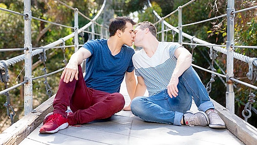 Riding Rough: Robbie Ayden Takes Bareback Anal Ride – Gay XXX