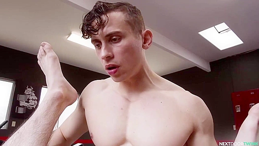 Dante Avery Goes All In: Gym Muscle Meets Steamy Next-Door Hookup – 18+