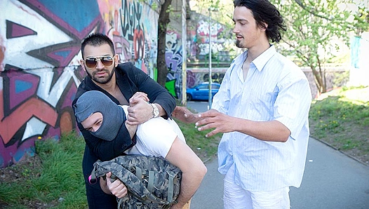 Hot Burglar Surprise: Luke, Peter Uman Ray Get Filthy Together – GayPornXXX