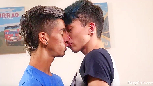Spread Open Claimed: Junior Jones Takes Everything from Nicolas Greey – GayPornHeat 18+