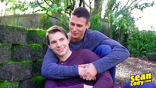 Sun-Kissed Jock Plows Tight Twink Levi Hard Beneath Burning Sun – GayXXX