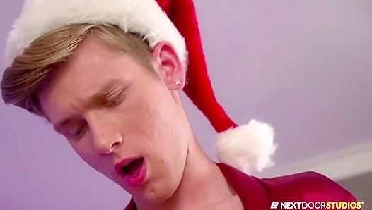 Julian Bell Avery Jones Go Wild Under the Mistletoe – Naughty Neighbors