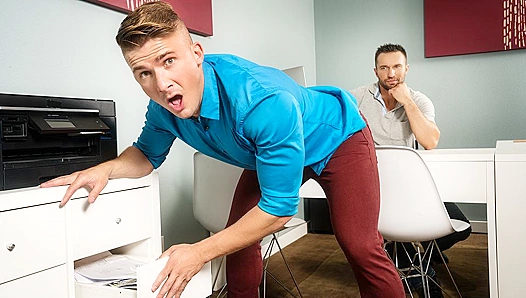 Steamy Office hookup: Jake Porter takes Colby Tucker hard on the desk – 18+