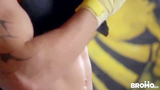 Hardbodies Clash: Morgan Blake Ryan Ignite Post-Gym Passion – GayHeat 18+