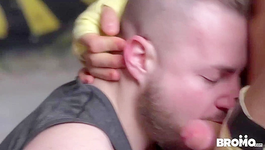 Hardbodies Clash: Morgan Blake Ryan Ignite Post-Gym Passion – GayHeat 18+