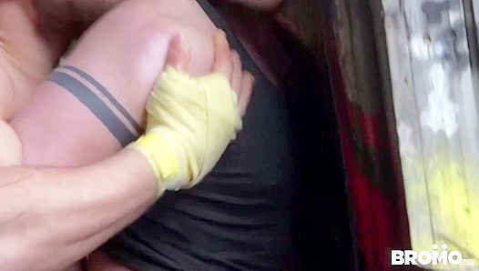 Hardbodies Clash: Morgan Blake Ryan Ignite Post-Gym Passion – GayHeat 18+