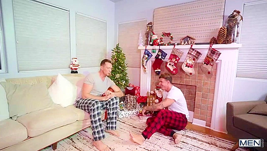 Tripled Up for Christmas: Pierce, Michael JJ Share My Body – GayXXXmas 18+