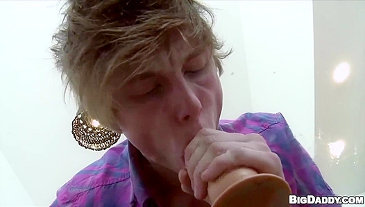 Emo Twink Rides Hard: Raw Passion with Big-Cock Daddy Paul – FreshCast