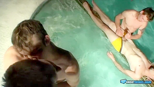 Mike Roberts Zack Randel Heat Up Undie Threesome Madness – GayPornFun 18+