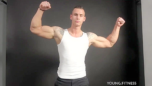 Oiled-Up Hunk Rubs Thick Lube Across His Ripped Chest – EastBoyHeat 18+