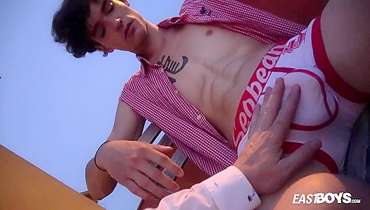 Johnny Walsh Flaunts His Sexy Sculpted Physique Under the Sun – EastBoys 18+