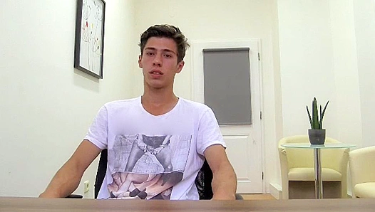 Tall Twink Turns On Director With Hot Solo Performance – DirtyScout 18+