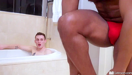Showers Get Steamy as Josh Craves Dillons Massive Hardcock – GayPornHub 18+