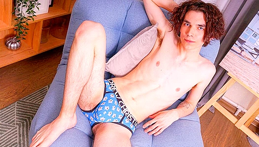Emo Cutie Lee Welf Cums Hard for His Guy – Steamy Gay Love Session