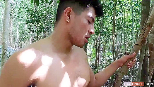 Alam Herrera Takes Control: Raw Passion Outdoors with Two Men – Latin Leche