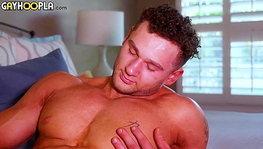 Beefy Zack Dickson Cums Hard from Intense Solo Ride – GayXXX