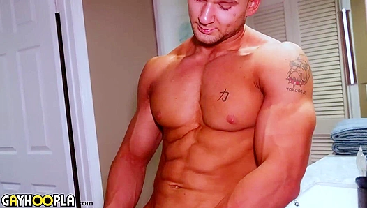 Beefy Zack Dickson Cums Hard from Intense Solo Ride – GayXXX