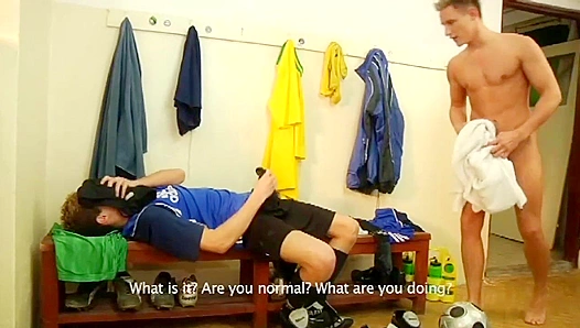 Alex Grander Takes Control in the Lockers — Steamy Nude Encounter – GayXXX