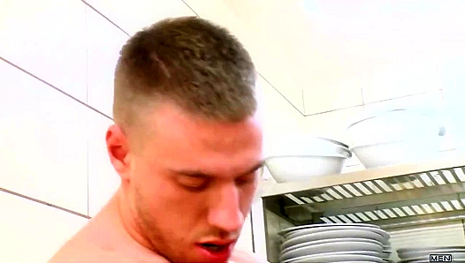 Hot In The Kitchen: Andrew Stark Jeffrey Branson Get Steamy – 18+