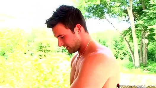 Hot Outdoor Chemistry: Trystan Bull Ben Rose Ignite Passion – GayHookUps 18+