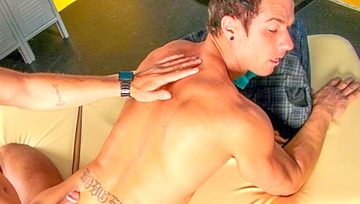 Muscle Men Collide: Steamy Massage Turns into Hot Orgasmic Ride – GayPornDaily