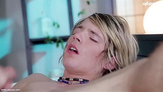 Robbie Kasl Rides Hard Dominates Tim Walkers Thick Pole – GayXXX