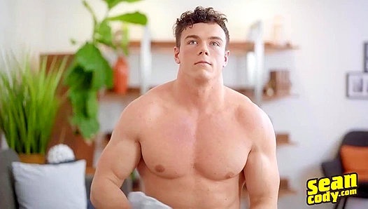Clark Reids Steamy Solo Session: Rock-Hard Gains on Show – GayRoids 18+