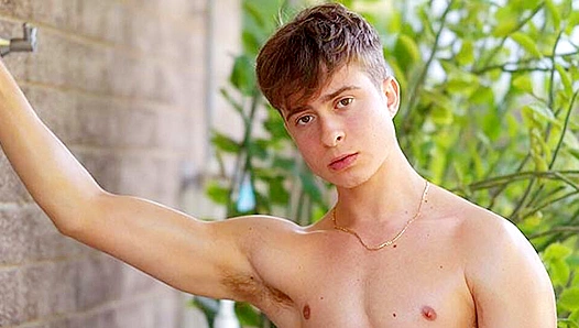 Lucas Walkers Hot Solo Journey to Mind-Blowing Orgasm – GayXXX