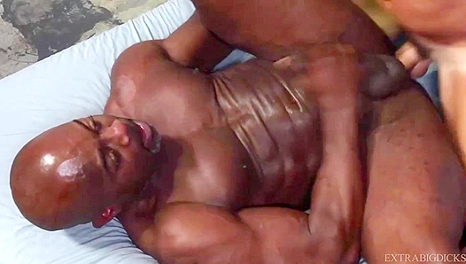 Marco Lorenzo Rides Aaron Trainer With Powerful Deep-Thrusting Action – Hot XXX M2M