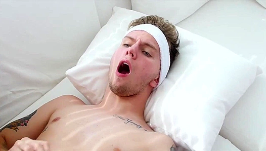 Timothy Drake x Beau Taylor: Hot Jock Action Erupts on the Couch – GayXXX
