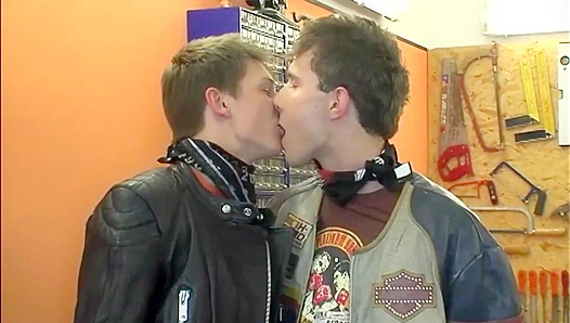 Hard Hung: Rick Lucas Takes On Thomas Jefferson With Raw Passion – GayXXX