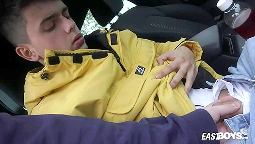 Finn Harper Gets Wild Handjob in Cars Back Seat – EastBoys 18+