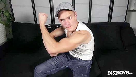 Mitchel Jacobsons Ripped Physique Takes Center Stage – Steamy Solo Session – EastBoys 18+