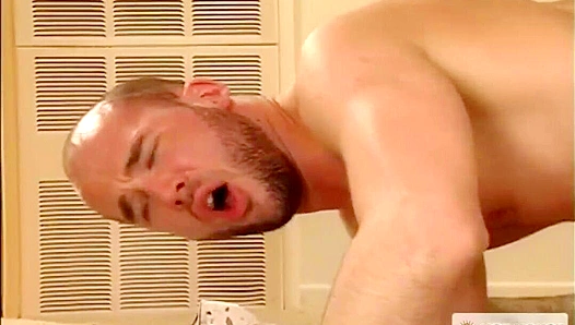 Vinnie Takes Control: Hot Greenhouse Ride with Kai – GayPornHaus 18+