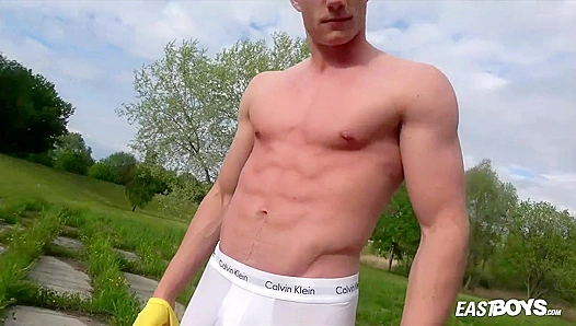 Muscle God Flexes Hard, Reveals Massive Bulge — EastBoys 18+
