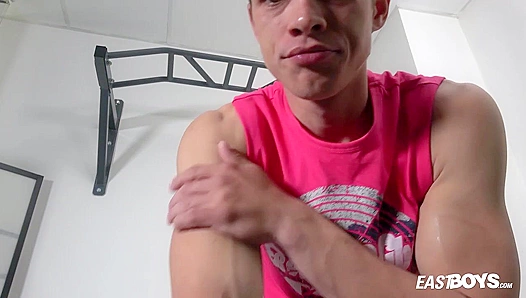 Muscle God Daniel Donovan Flexes Pure Power – EastBoys 18+