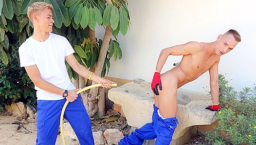 Deep Unprotected Thrusting: Galiel Swallows Nicos Massive Hardcock – GayXXX