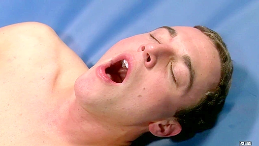 Jacob Julians Wild Bareback Ride On Campus – GayPornFlix