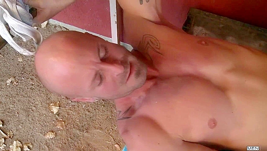 Stranded Horny: Steamy Public Bathroom Fuck Ignites Passion – GayXXX 18+