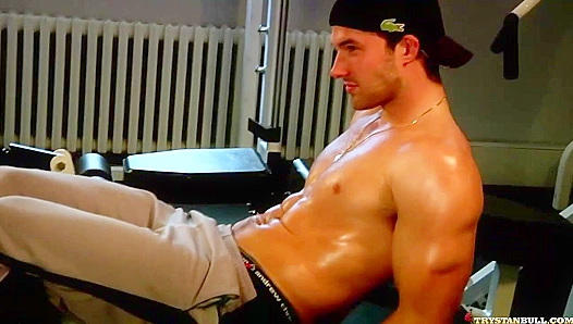 Muscle Hunger: Hot Brunettes Glistening Workout Lust – GayWorkouts 18+