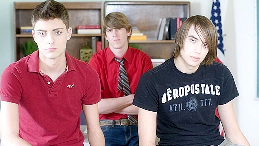 Braden Phoenix Flaunts Huge Load for Hungry Young Twinks – 18+