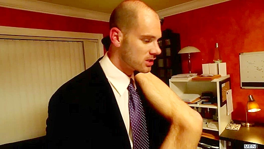 Intense Office Encounter: Kyle Takes Quinn Hard Through the Sheets – GayPornHeat 18+