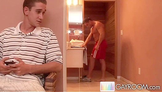 Jeremy Lange Takes Control in Hot, Sensual Massage Encounter – GayXXX