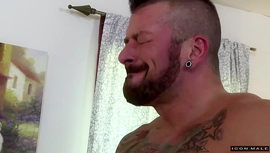 Big-Timed Dominance: Hot Hunks Collide as Veteran Claims Ripped Rookie – IconMale
