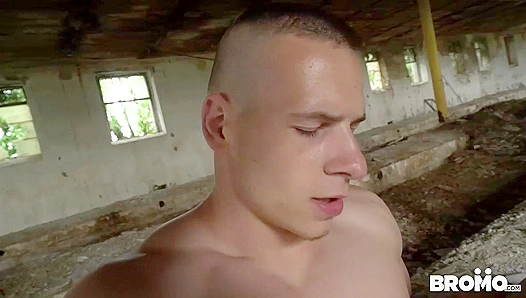 Hard Raw Throbs: Steamy Bear Sex Deep Anal in Abandoned Warehouse – BromoUS