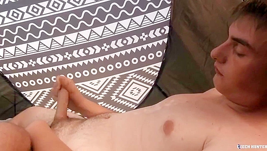 Under the Stars: Horny Hiker Gets Pounded by Massive Tent Dick – XXX Gay