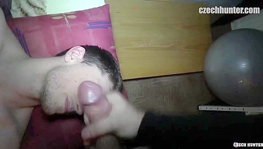 Hairy Handiwork: Deep Throat Blowjob Leads to Creampied Face – XXX Gay