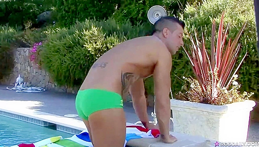 Rod Daily Flashes His Thick Curved Cock Outdoors – Hot Behind-the-Scenes Action