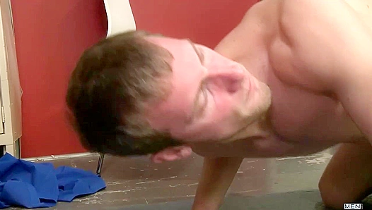 Steamy Showdown: RVD Kyle Quinns Locker Room Passion – GayPornMix 18+