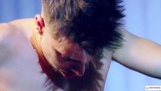 Lucky Break Leads to Passion: Evan Knoxx Des Irez Dive Into Steaming Anal Action – 18+
